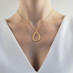 De gouden dalingketting van de vrouw